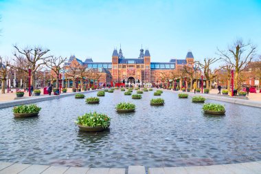 Rijksmuseum ve insanların önünde yazma, ben amsterdam ' daki Museumplein, Hollanda