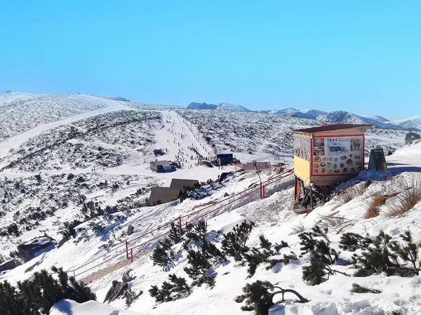 Kış dağlar, yamaçlarında Alp Kayak Tatil Borovets, Bulgaristan