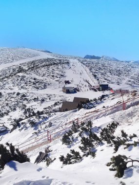 Kış dağlar, yamaçlarında Alp Kayak Tatil Borovets, Bulgaristan