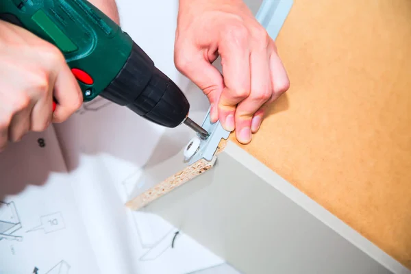 Assembling  Furniture with electric screwdriver screwdriver — Stock Photo, Image