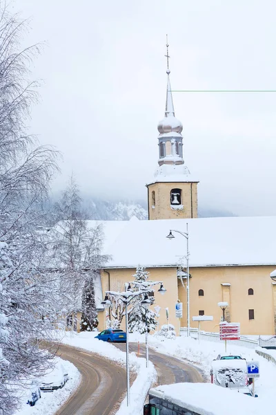 Templom található Chamonix, Franciaország — Stock Fotó