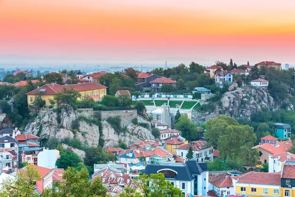 Sunrise panorama staden Plovdiv, Bulgarien — Stockfoto