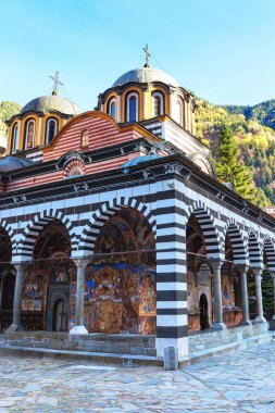Rila Manastırı, Bulgaristan ve sonbahar dağlar