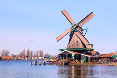 Yel değirmeni Zaanse Schans'a, geleneksel köy, Hollanda, Kuzey Hollanda