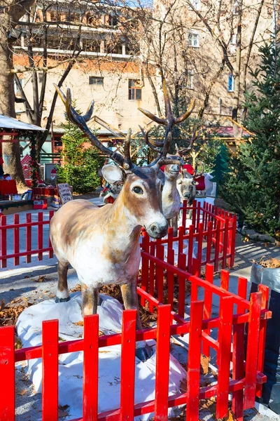 Jelen dekorace figurka na řecké vánoční trh — Stock fotografie