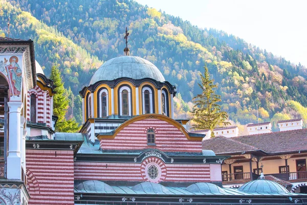Rilský klášter kostelní kříže, Bulharsko — Stock fotografie