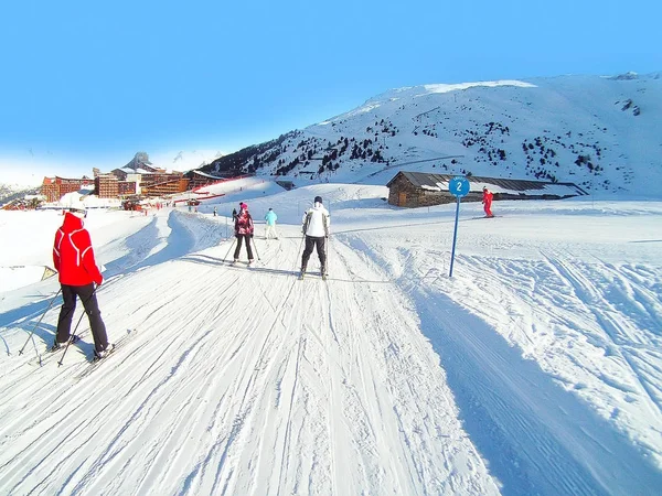 Skigebied hellingen weergave, Frankrijk — Stockfoto