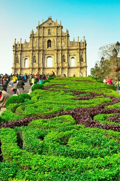 Catedral de San Pablo en Macao y la gente cerca de ella — Foto de Stock