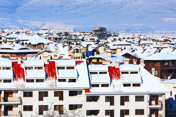 Hus med snö tak panorama i Bansko, Bulgarien — Stockfoto