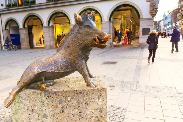 Statue of a boar in Munich, Germany — Stock Photo, Image