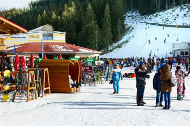 Bansko kayak merkezi, teleferik ve insanlar yamaç, Bulgaristan