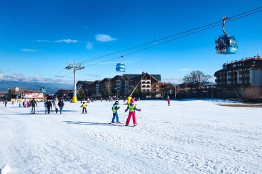 Kayak merkezi Bansko, Bulgaristan, insanlar, kayak asansörü