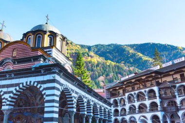 Rila Manastırı, Bulgaristan ve sonbahar dağlar