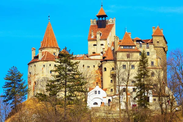 Castillo de Bran, Rumania, conocido por la historia de Drácula — Foto de Stock