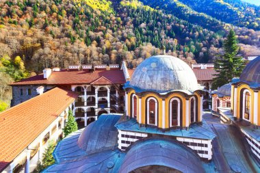 Rila Manastırı, Bulgaristan ve sonbahar dağlar