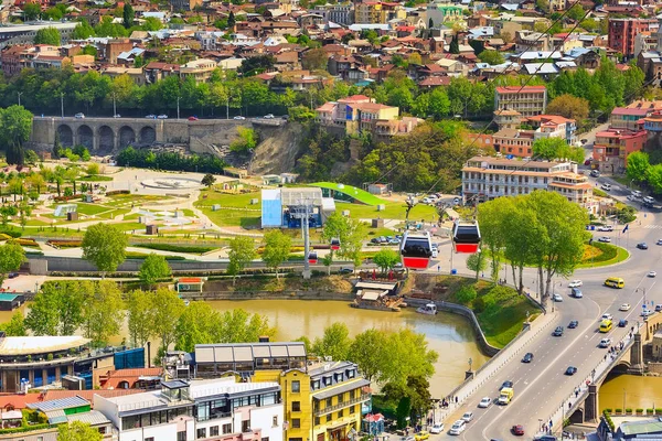 Tiflis, Georgien Standseilbahnkabinen und Skyline der Stadt — Stockfoto