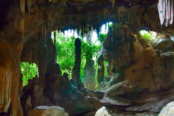 Ancient cave in Krabi, Thailand — Stock Photo, Image