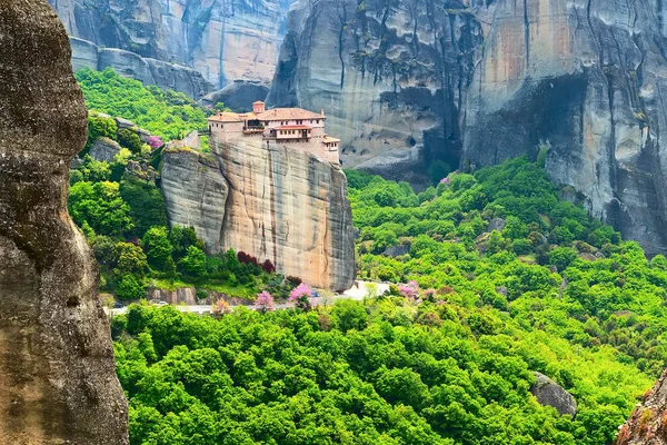 Meteora monastery on the high cliff, Greece — Stock Photo, Image