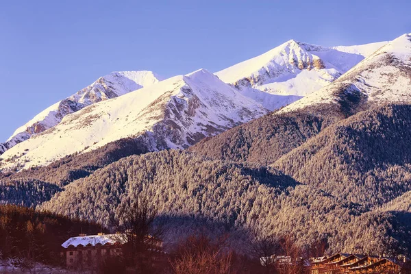 Snö berg panorama i skidorten Bansko — Stockfoto