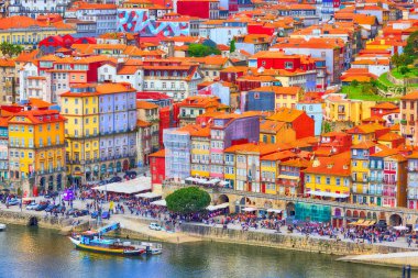 Porto, Portekiz Douro nehri ile eski kasaba manzarası