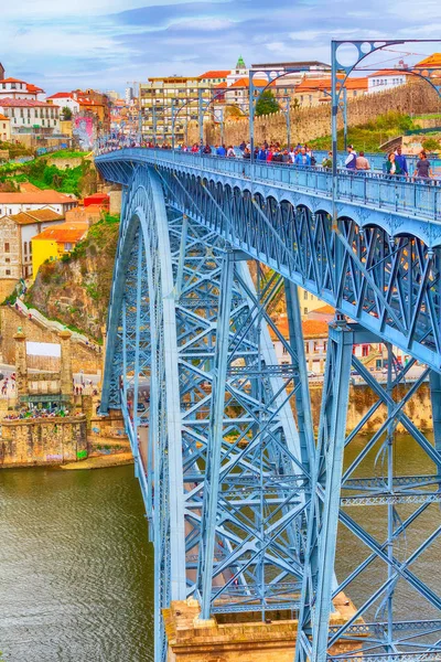 ポルト、ポルトガルの旧市街の景色とルイス 1 世橋 — ストック写真