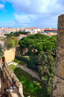 İnsanlara Saint George Castle Lizbon, Portekiz