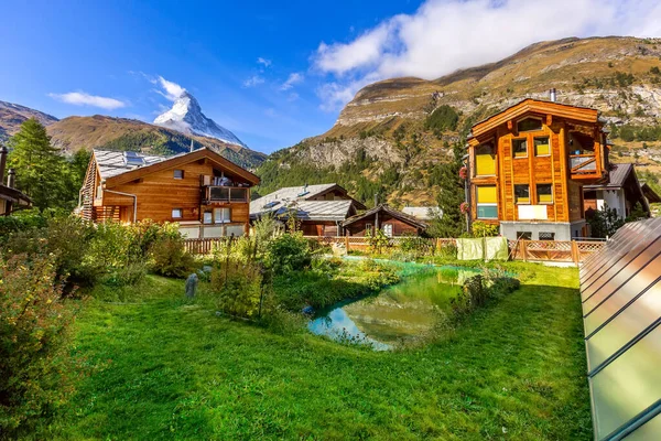 Matterhorn και Zermatt αλπικό χωριό, Ελβετία — Φωτογραφία Αρχείου