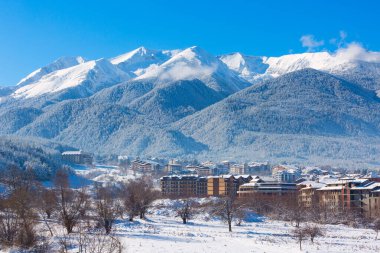 Pirin, Bulgaristan ve mavi gökyüzünün zirveleri