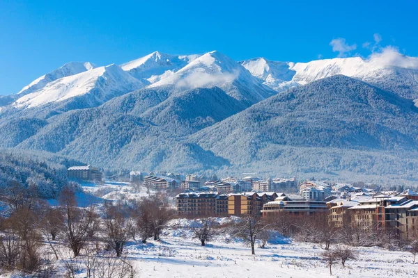 Pirin, Bulgaristan ve mavi gökyüzünün zirveleri — Stok fotoğraf