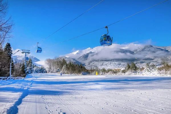 Comprensorio sciistico e cime innevate, Bansko, Bulgaria — Foto Stock