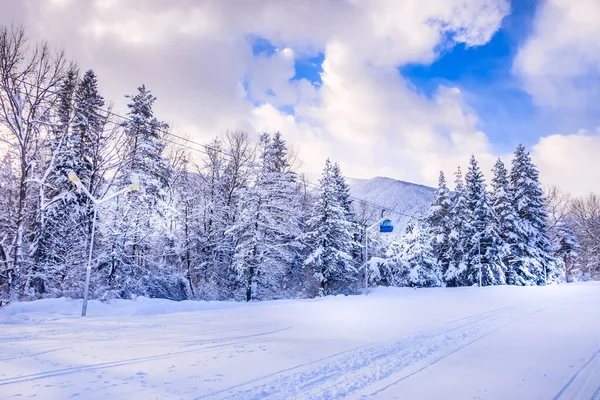 Χιονοδρομικό κέντρο Bansko, Βουλγαρία, τελεφερίκ — Φωτογραφία Αρχείου