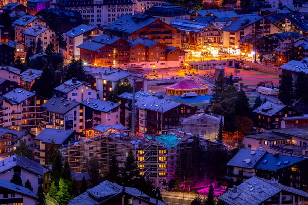 Вид с воздуха на Церматт в сумерках, Швейцария — стоковое фото