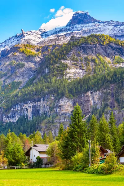 Kandersteg panorama, montanhas de neve, Suíça — Fotografia de Stock
