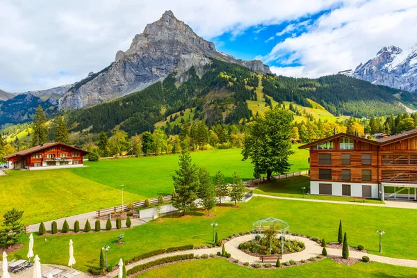 Σπίτι στο Kandersteg, βουνά, Ελβετία — Φωτογραφία Αρχείου