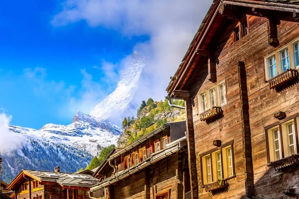 Matterhorn a Zermatt alpská vesnice, Švýcarsko — Stock fotografie
