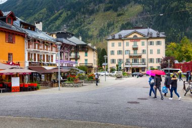 Chamonix Mont-Blanc, Fransa sokak manzaralı.