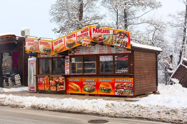 Gatuvy och snabbmatskiosk i Bansko, Bulgarien — Stockfoto