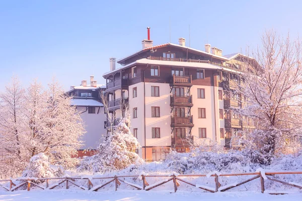 Skidanläggning Bansko, Bulgarien hus — Stockfoto