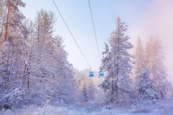 Skidorten Bansko, Bulgarien, linbanan gondolen — Stockfoto