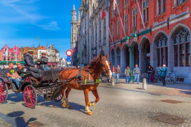 Bruges, Belçika 'da at arabası.