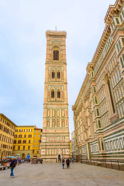 Baptisterio y Duomo, plaza de Florencia, Italia — Foto de Stock