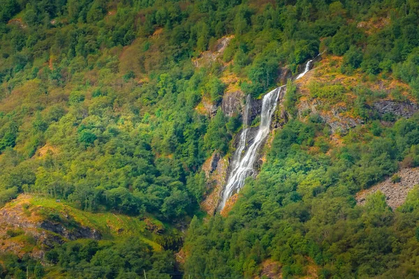 Norsko blízkosti brekkefossen vodopádu poblíž Flam — Stock fotografie