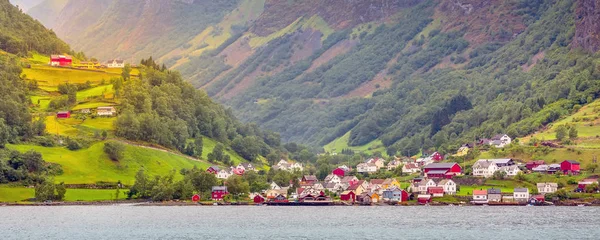 Норвезьке село і фіорд — стокове фото