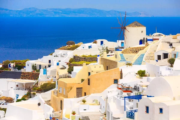 Oia windmill in Santorini island, Greece — Stock Photo, Image