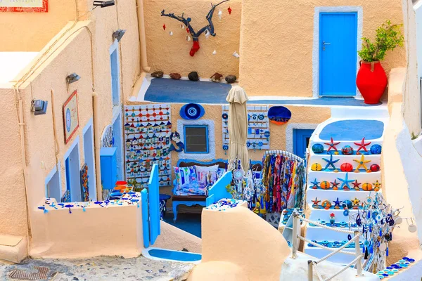 ヒトデと貝殻の装飾が施されたサントリーニ島の階段 — ストック写真