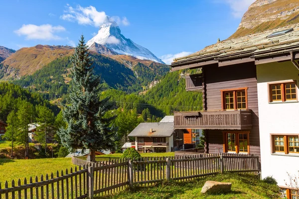 Matterhorn και Zermatt αλπικό χωριό, Ελβετία — Φωτογραφία Αρχείου