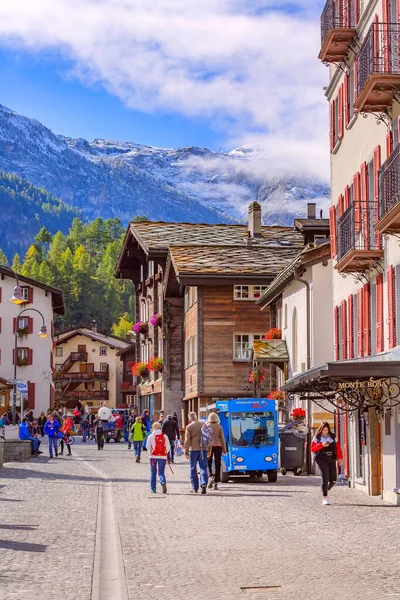 Церматт, Швейцария вид на улицу — стоковое фото