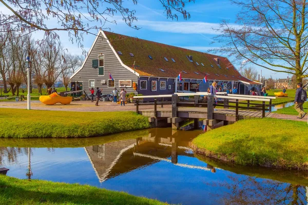 Vila Zaanse Schans, Holanda, turistas — Fotografia de Stock