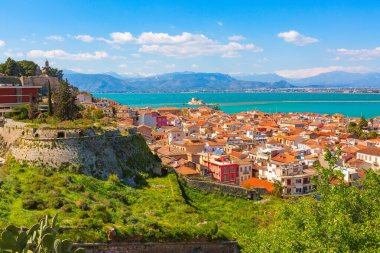Nafplio, Yunanistan hava manzarası ve kar dağları