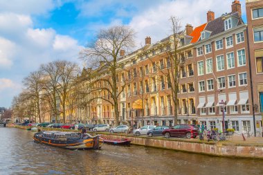 Hollanda, Amsterdam Kanalı 'nda tekne gezisi.